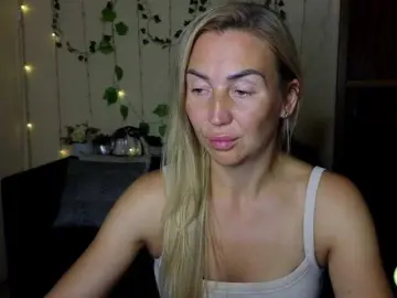 Bongacams Sex Cam of Jullyblondkiss