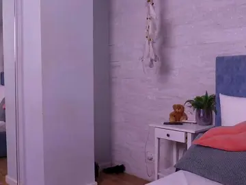 Full-private chat for 90+ tokens milf cams