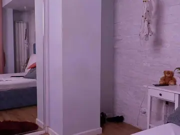 Housewife babe milf cams
