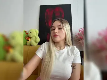 Enjoying milf cams
