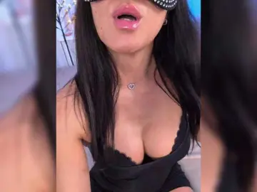Bongacams Watch Live Sex Cams of -LanaRay-
