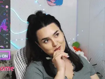 Brunette babe milf cams