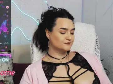 Brunette babe milf cams