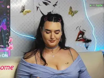 Brunette babe milf cams