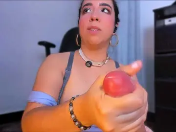 Bongacams Watch Live Sex Cams of carolinasweet37
