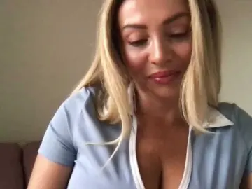 Bongacams Live Sex Cam of chloebelle