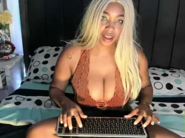 Bongacams Nude Webcam of kylieboobs24