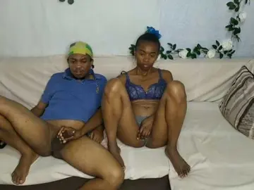 Bongacams Adult Webcams of AmelieAndJames0919