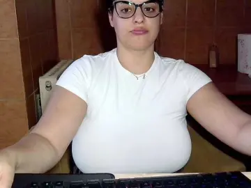 Bongacams Free Porn Cam of MoniqQuuen