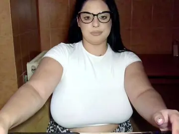 Bongacams Sex Cam of MoniqQuuen