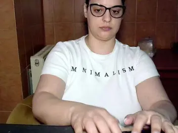 Bongacams Free Live Porn of MoniqQuuen