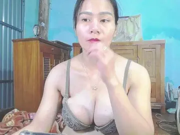 Bongacams Private Sex Chat of EllaShow93