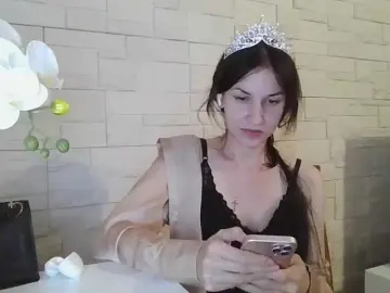 Brunette babe milf cams