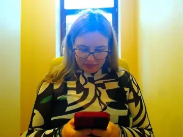 Bongacams Watch Live Sex Cams of AvaQueen