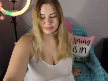 Enjoying milf cams