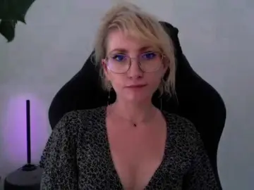 Skinny mature milf cams