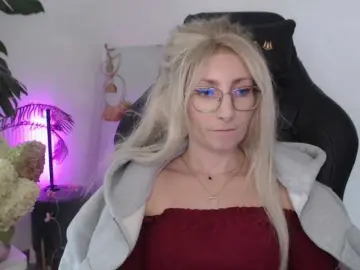 Teasing milf cams