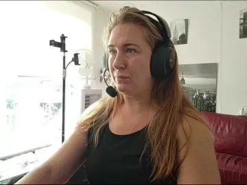 Dildoing milf cams
