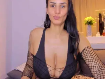 Bongacams Nude Webcam of Milfchelle