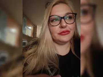 Bongacams Live Sex Cam of WifeyNusha