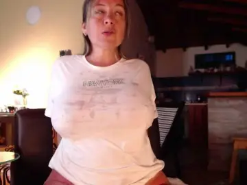 Bongacams Live Sex Cam of EmmaHenderson