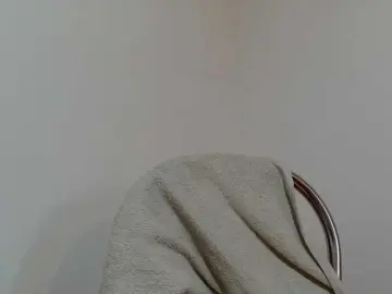 Bongacams Nude Webcam of Lolaxx-x
