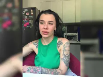Bongacams Free Live Porn of MaidenCrystal