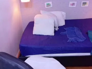 Bongacams Live Sex Cam of kiara-evanss