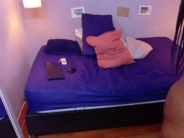Bongacams Live Sex Cam of kiara-evanss