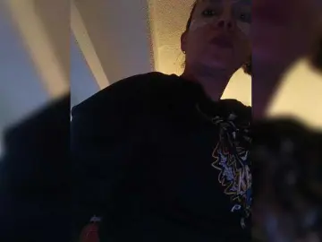 Swallowing milf cams