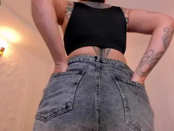 Bongacams Watch Live Sex Cams of SarahYates