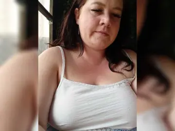 Enjoying milf cams