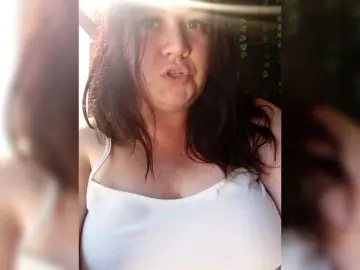 Enjoying milf cams