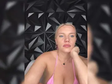 Dildoing milf cams