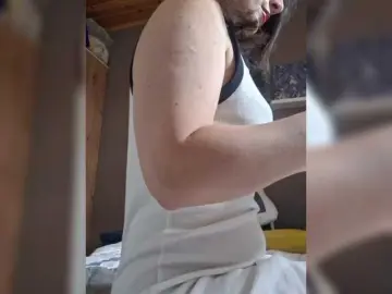 Shaved white milf cams