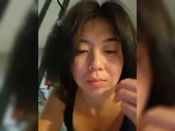 Enjoying milf cams