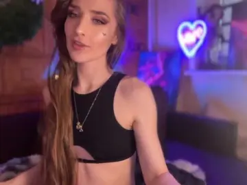 Bongacams Watch Live Sex Cams of CandyBoom
