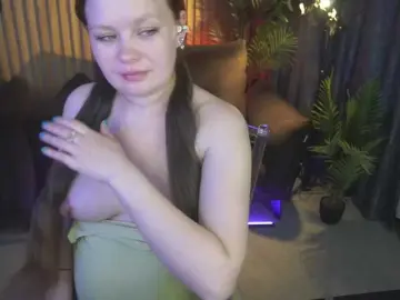 Bongacams Free Live Porn of RedDoll