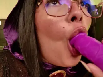 Bongacams Free Porn Cam of LisaMonroe