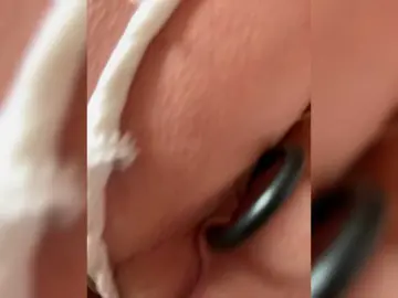 Bongacams Watch Live Sex Cams of Littleslave1