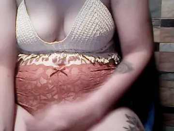 Bongacams Free Porn Cam of extremelymilkyboobs