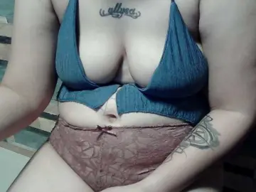 Bongacams Private Sex Chat of extremelymilkyboobs