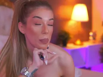 Bongacams Free Porn Cam of EllieRedd