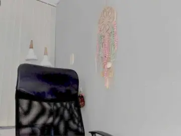 Bongacams Private Sex Chat of Emi-Rosee