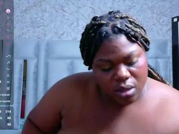 Bongacams Free Porn Cam of bigcurvymoomy