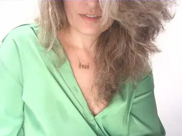 Enjoying milf cams
