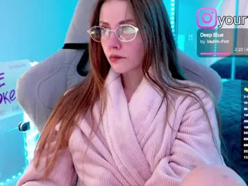 Bongacams Watch Live Sex Cams of -VikkiL0vesCheese-