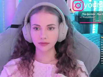 Bongacams Free Porn Cam of -VikkiL0vesCheese-