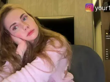 Bongacams Live Porn of -VikkiL0vesCheese-