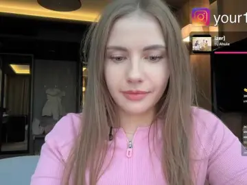 Bongacams Live Sex Cam of -VikkiL0vesCheese-